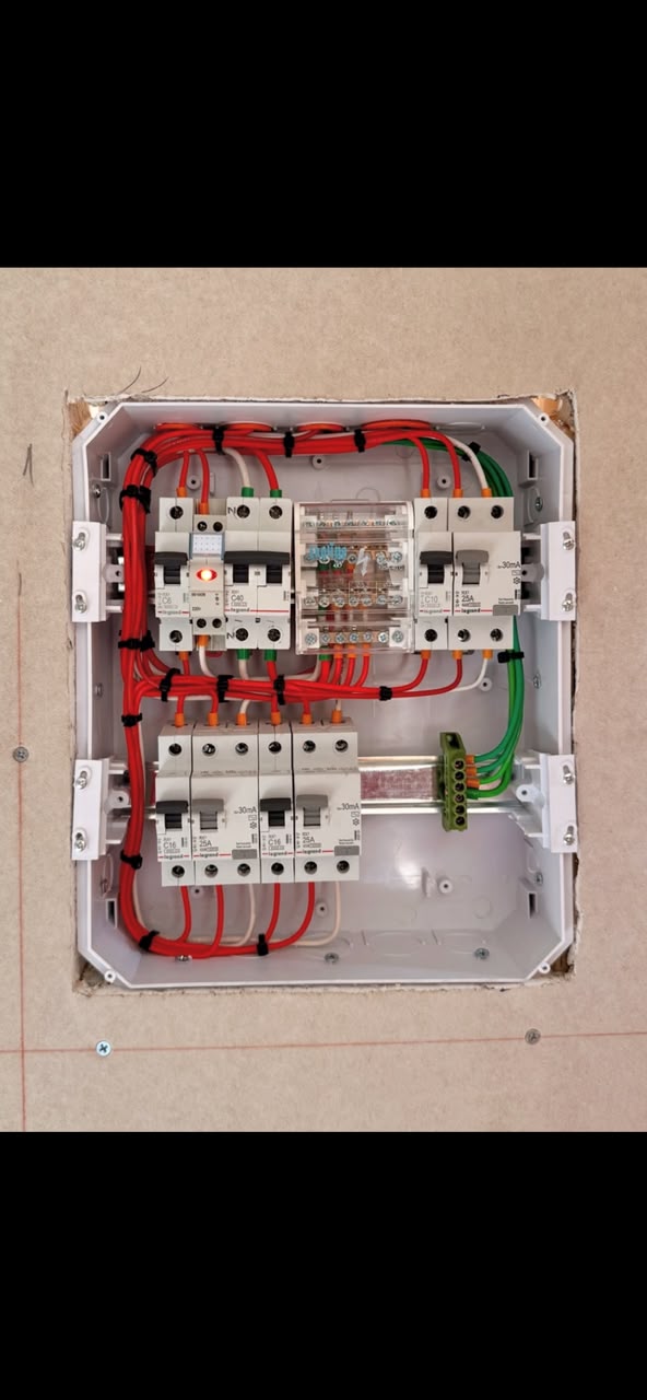 Montaje y Peinado de Tablero Residencial Legrand